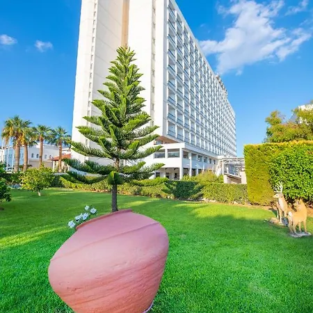 מלון Salamis Bay Conti & Casino 5*