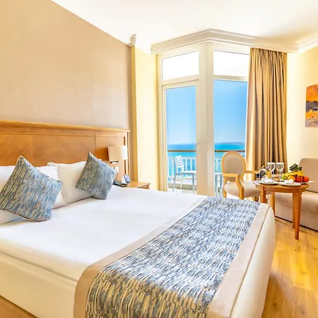מלון Salamis Bay Conti & Casino 5*